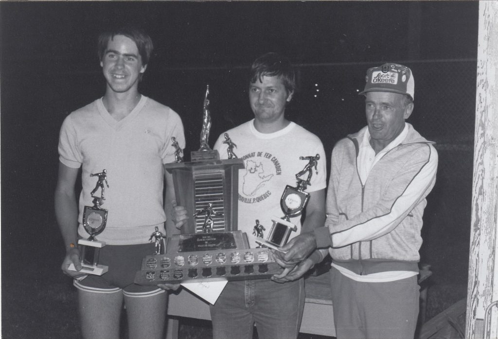 Champions en double 1983 à St-Hyacinthe: André Leclerc & Gilles Joyal, félicités par Fernand Dutremble.